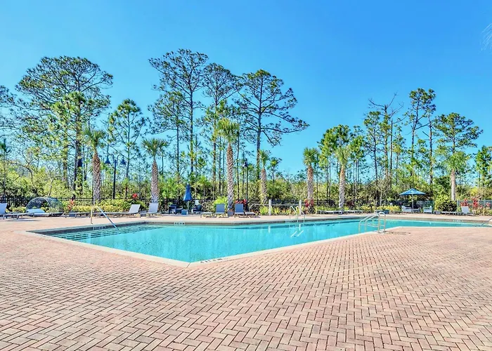 Spacious 2Br Condo W Pool & Hot Tub Near Disney