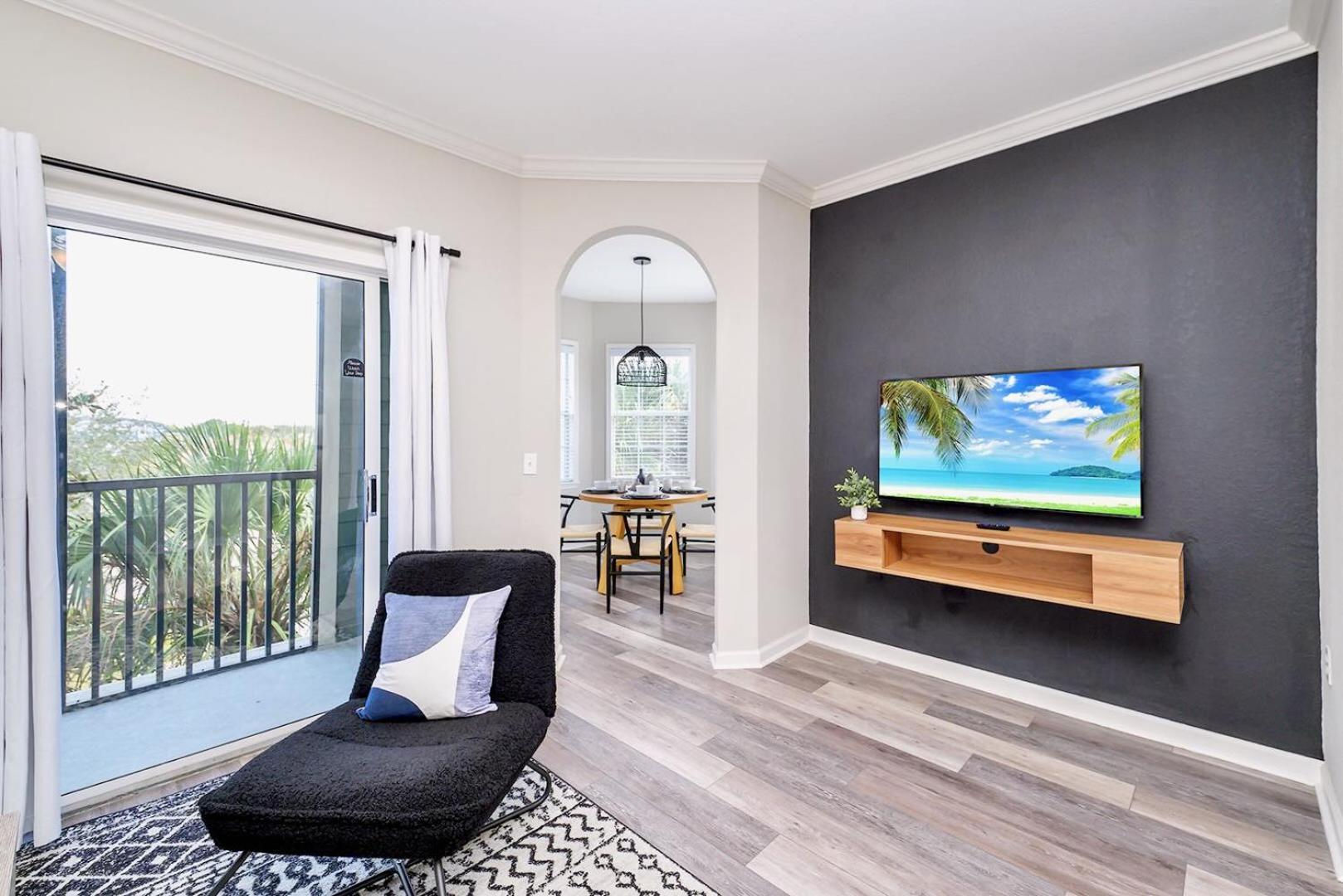 Hébergement de vacances Spacious 2br W Pool & Hot Tub Near *