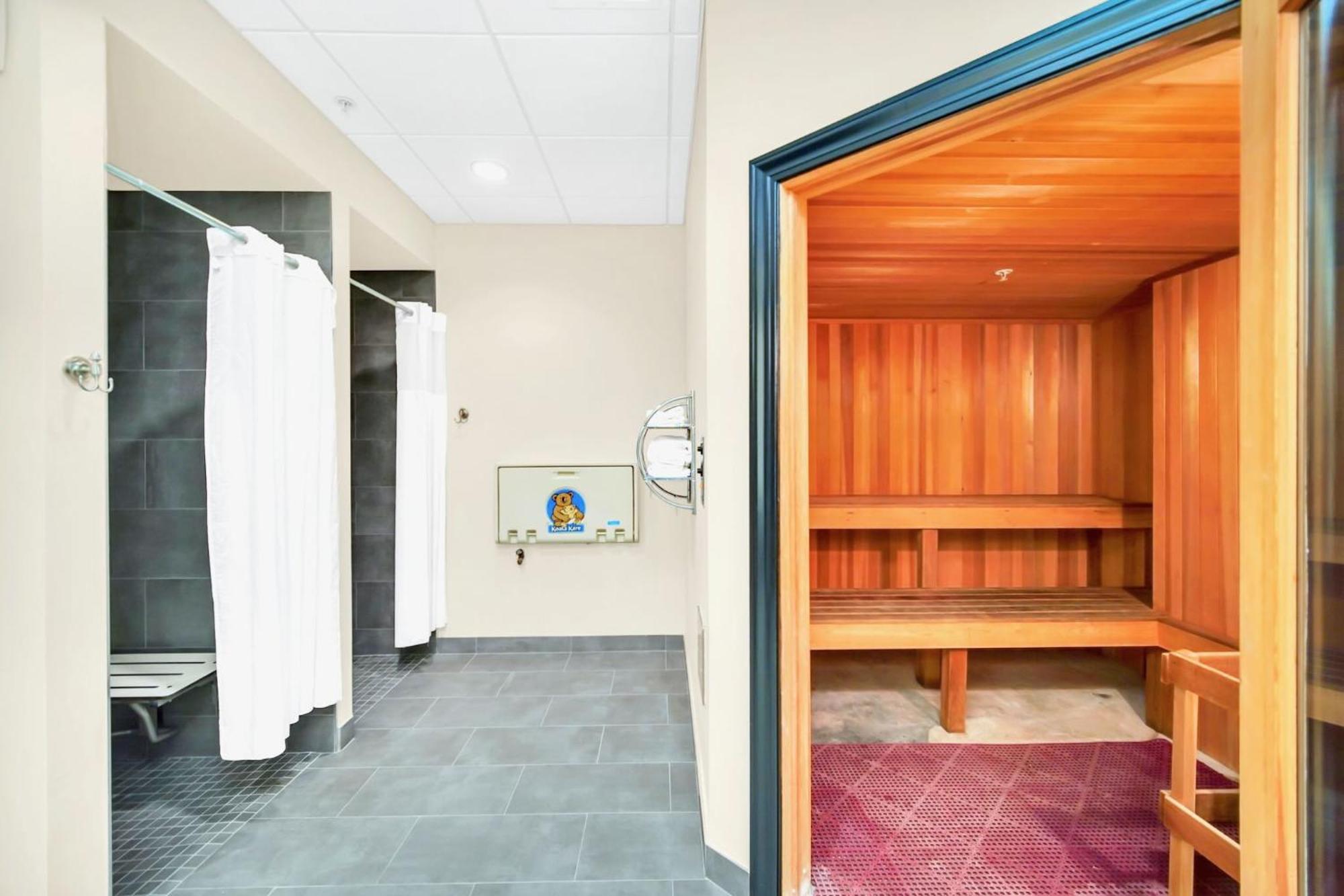 Spacious 2br W Pool & Hot Tub Near